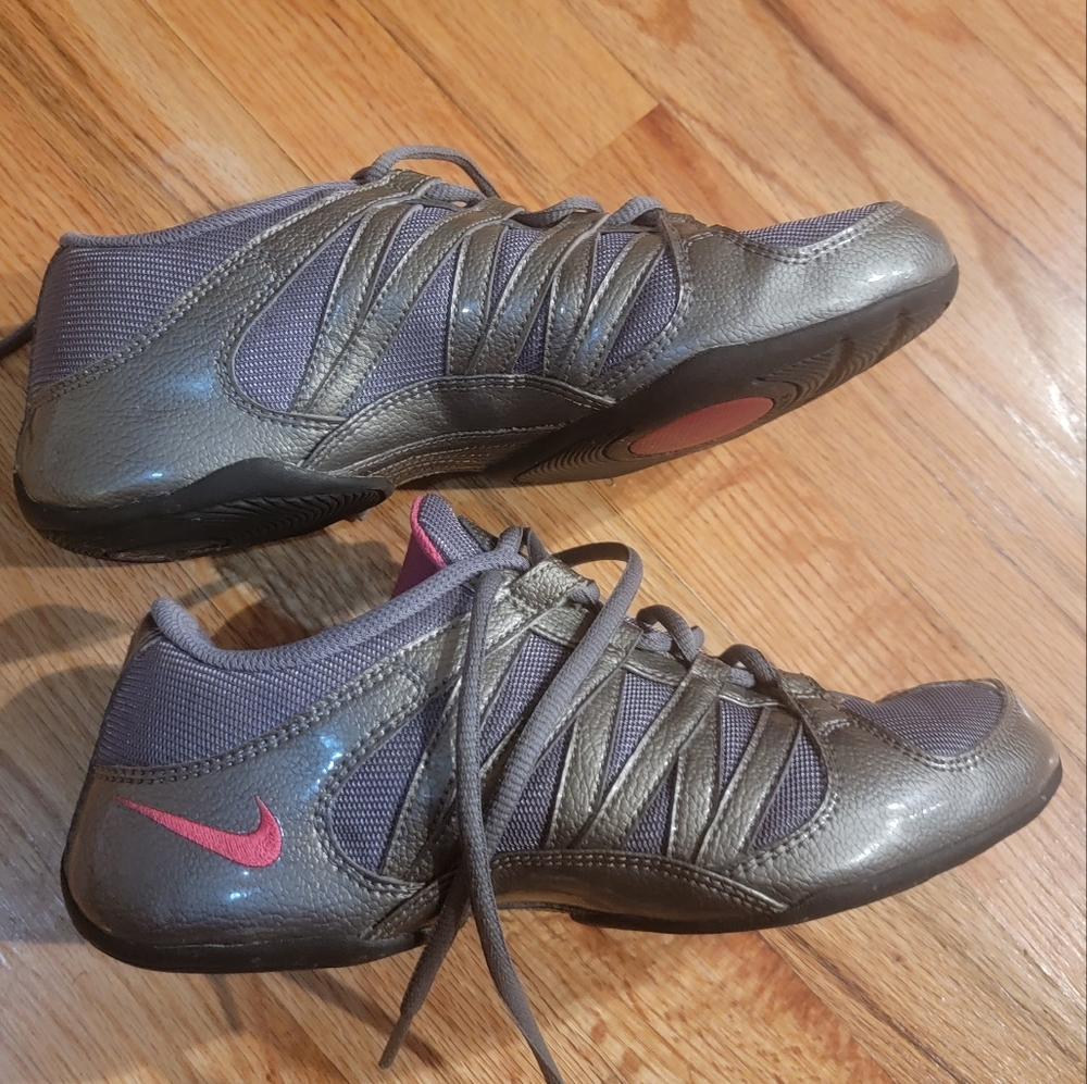 nike musique dance shoes grey pink 7.5